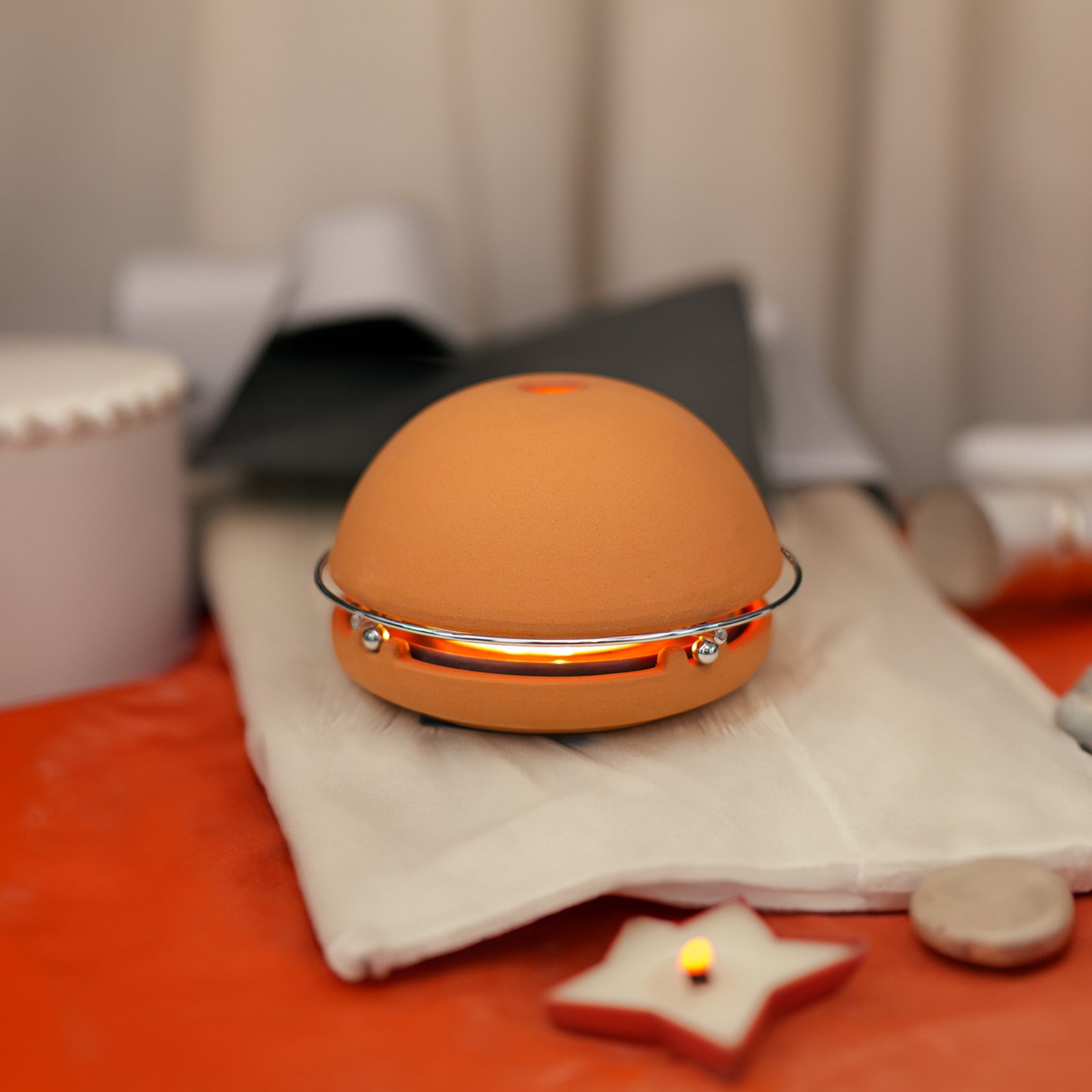 Egloo – Candle powered heater